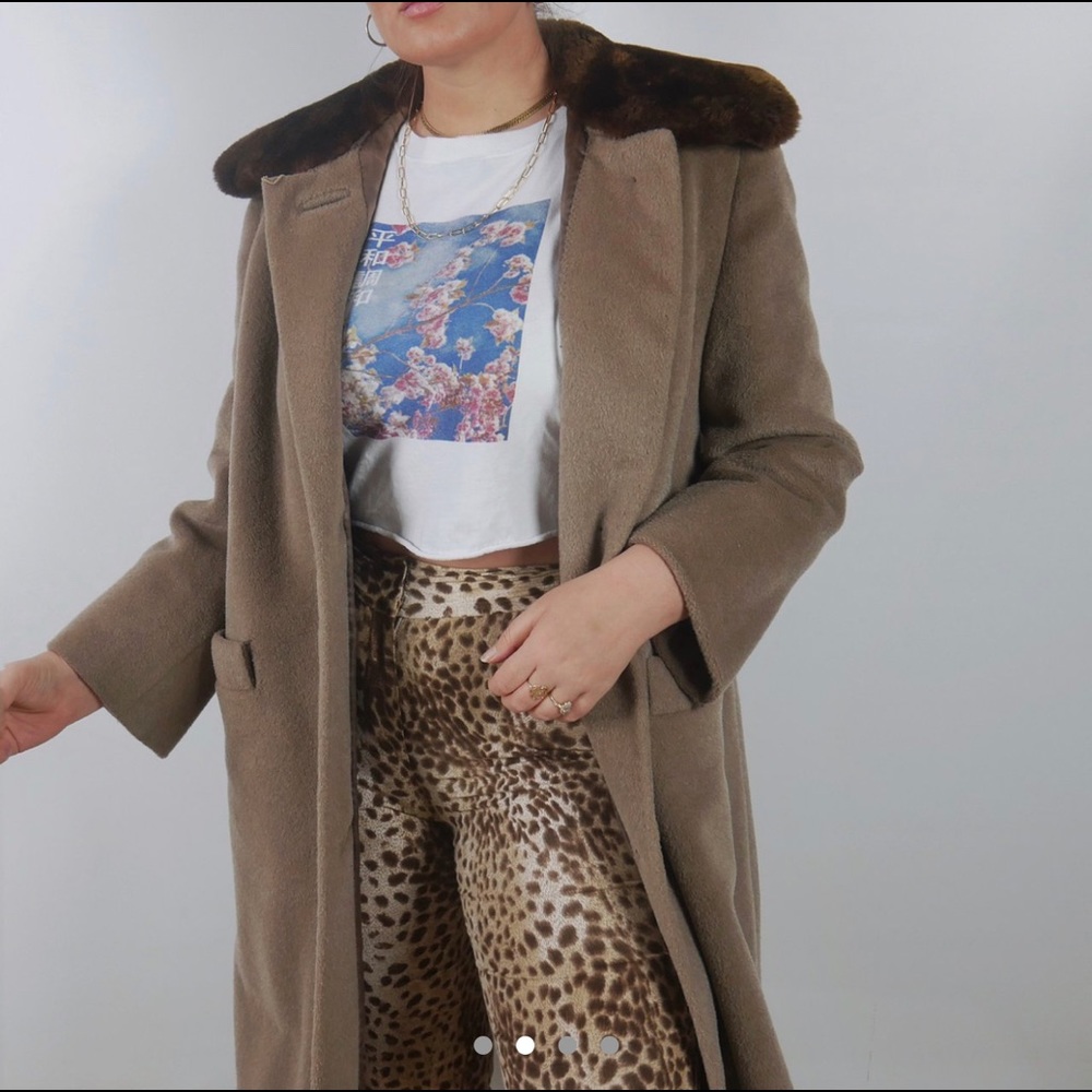 Vintage camel trench coat with faux fur - Picture 2 of 5